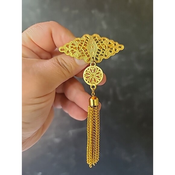 Dangling Tassel Charm Gold Tone Metal Brooch, Vintage Costume Jewelry - Picture 2 of 10